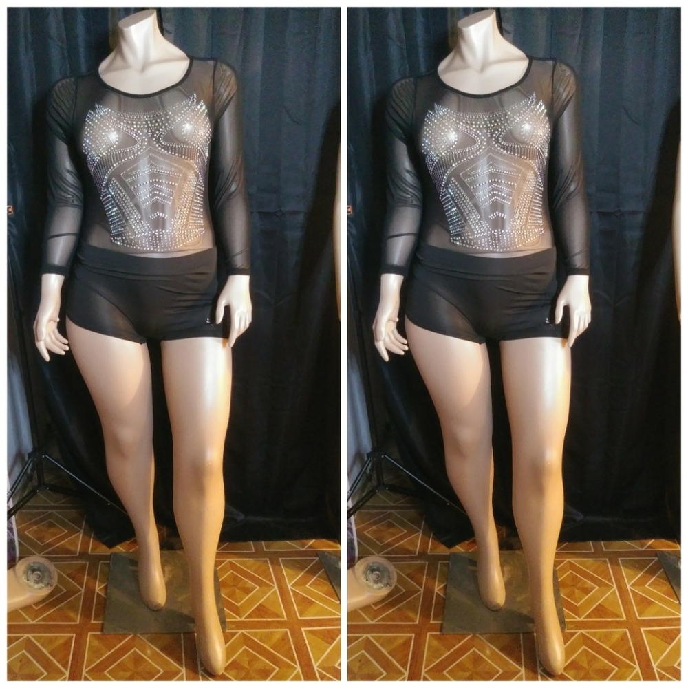 Top see-through long sleeve with design on the fro